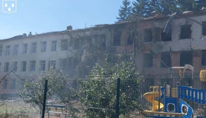 РФ скинула КАБ по будівлі в Сумах, де проводили заняття для дітей 