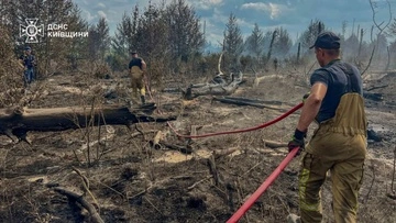 У Чорнобильській зоні рятувальники загасили пожежу на площі 130 гектарів
