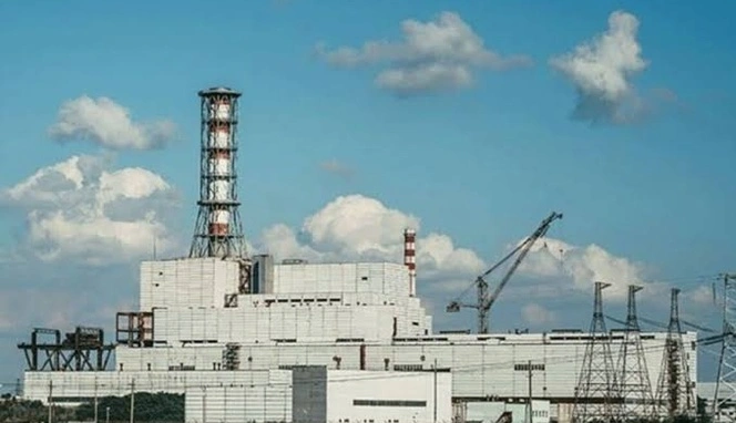 Россияне обвинили ВСУ в атаке по градирне энергоблока №2 Курской АЭС-2: детали