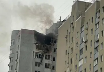 В Киеве БпЛА попал в 16 этаж дома: вспыхнул пожар