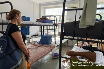 В Ужгороді помер чоловік, який випав із третього поверху ТЦК: що відомо