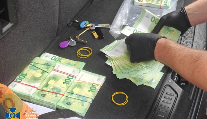 СБУ підозрює радницю Торгово-промислової палати та її сина у вимаганні €100 тисяч у виробника бойових дронів