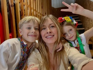"Будиночки, чан, басейн": Олена Кравець показала затишний відпочинок з дітьми під Києвом