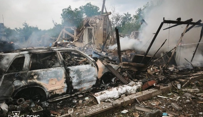 Авіаудар по Донеччині: рятувальники деблокували тіла двох загиблих із-під завалів