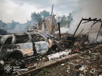 Авиаудар по Донбасу: спасатели деблокировали тела двух погибших из-под завалов