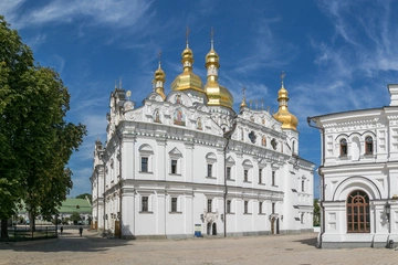 У Києво-Печерській лаврі відновили богослужіння після російського обстрілу: що відомо про пошкодження