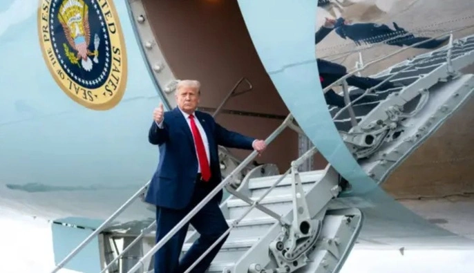 В честь Трампа официально переименовали аэропорт во Флориде