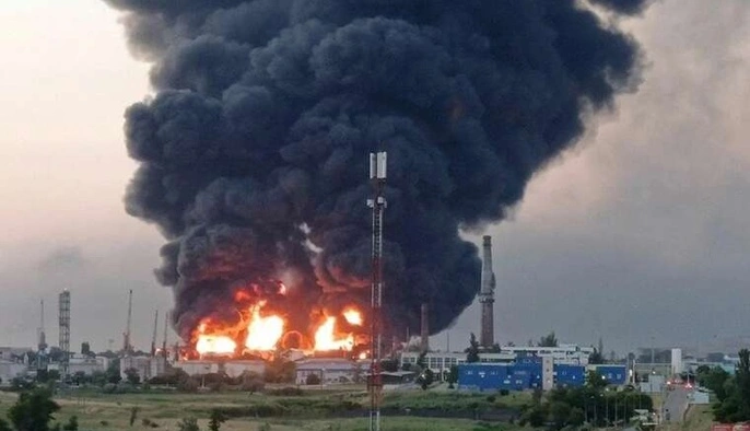 Генштаб заявив про успішні удари по 18 суднах Росії та НПЗ "Ільський": подробиці