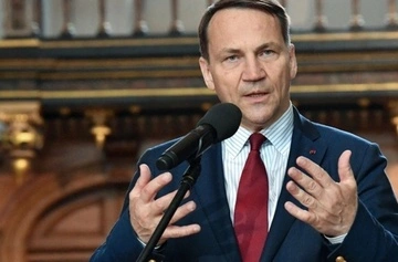 Росії бракує засобів для нападу на Польщу, але вона щось готує — Сікорський