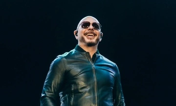 За "бритые головы": фанаты певца Pitbull установили необычный мировой рекорд
