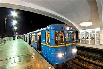 У КМДА пояснили, чому поїзди метро не залишаються на станціях уночі