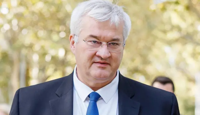 "Воював" з дітьми та жінками: Сибіга прокоментував скандал у польському автобусі