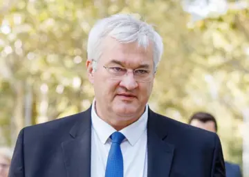 "Воював" з дітьми та жінками: Сибіга прокоментував скандал у польському автобусі