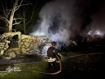 В Києві після атаки знайшли вирву біля школи – рятувальники показали наслідки