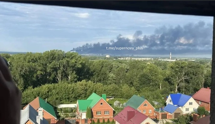 Горят НПЗ и танкеры: Генштаб рассказал о результатах ночной атаки на Россию
