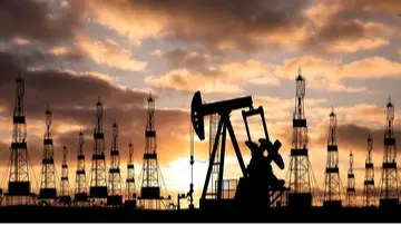 Нефть подорожала до месячного максимума на фоне эскалации в Ормузском проливе