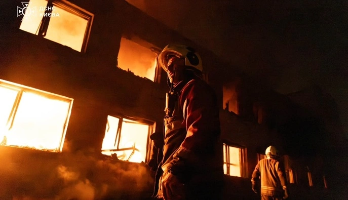 Київ після удару балістикою 16 липня – рятувальники та поліція показали перші кадри з місць ударів 