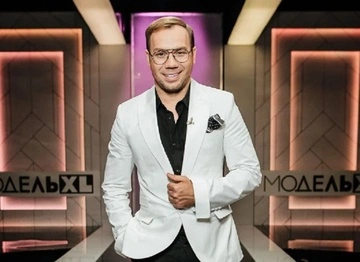 "Яка стала вашим фаворитом?": Андре Тан розповів про наймодніші сумки цього літа