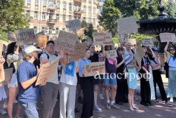 Другий день протестів за Федорова: кияни знову збираються на акцію підтримки – фоторепортаж