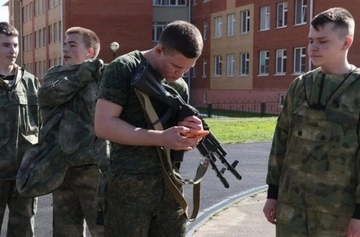 В России предлагают выделить в отдельный школьный предмет начальную военную подготовку