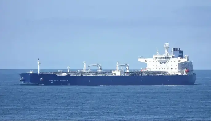 Возле Омана произошла утечка нефти из танкера 