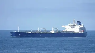 Возле Омана произошла утечка нефти из танкера "теневого флота" России