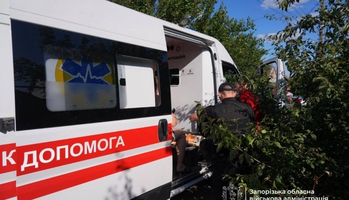 Російські військові атакували Запоріжжя КАБами: є поранені — фото наслідків