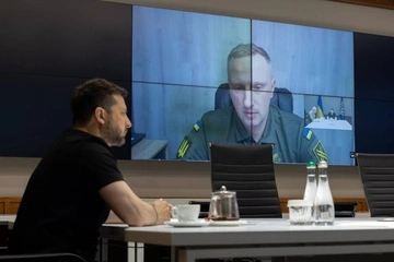 Зеленський зідзвонюється з командирами корпусів: ЗМІ дізналися, чи говорили про Сирського