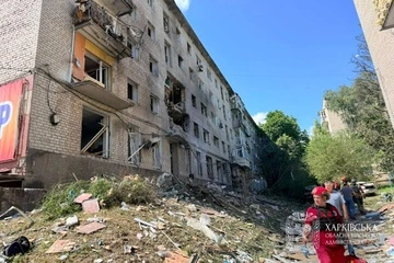 Росіяни влучили у багатоповерхівку в Ізюмі 