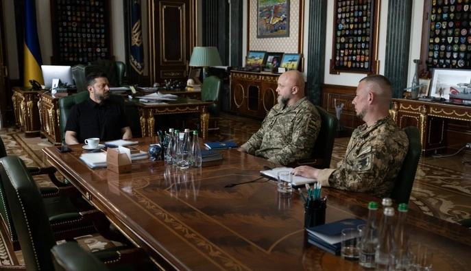 Зеленский провел совещание с военным командованием на фоне слухов об отставке Сырского