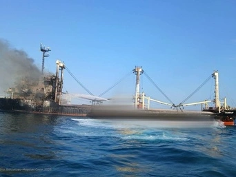 Окупанти вдарили ракетами по цивільному судну в Чорному морі: загинули п'ятеро людей