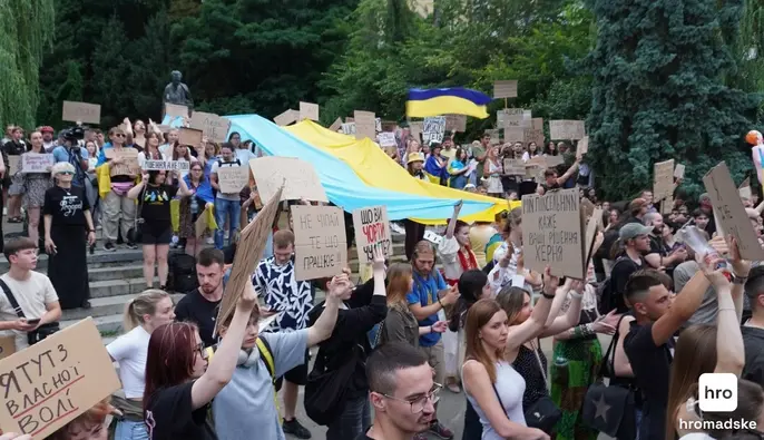 У Києві вже четвертий день тривають акції за Федорова та проти Сирського