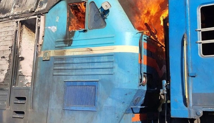 Враг атаковал пассажирский поезд в Запорожье