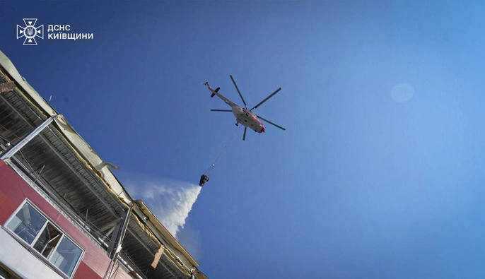 ДСНС ліквідувала масштабну пожежу на Київщині після атаки РФ 19 липня – фото