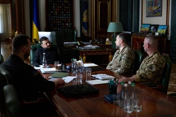 Президент обговорив ситуацію на фронті з Білецьким: подробиці