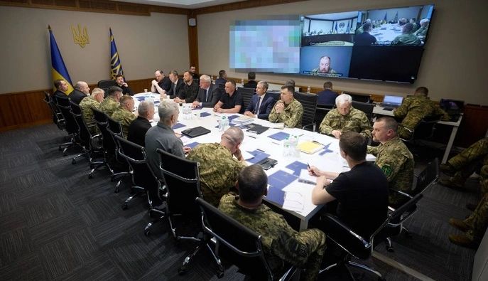 Зеленський запровадив постійні наради між ЗСУ, урядом і оборонним сектором 