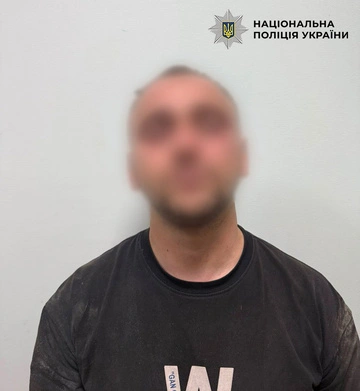 У Києві затримали чоловіка, який скоїв розбійний напад в приміщенні АЗС 
