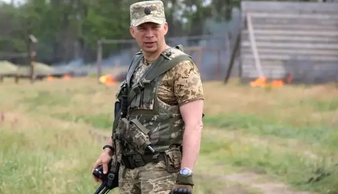 Головнокомандувач ЗСУ відповів на критику щодо дронів, кадрової політики та контрактів для військових