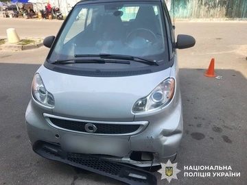 В Киевской области пьяная водитель сбила пожилого человека, а затем въехала в супермаркет