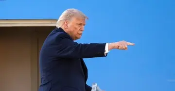 США ввели пошлины на канадские хоккейные клюшки по решению Трампа