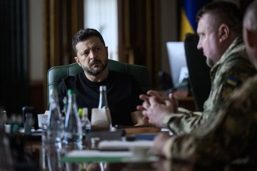 Зеленський та командири корпусів обговорили потреби армії та стратегію оборони 