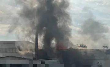 Росіяни вдарили по складах у Запоріжжі: спалахнула пожежа, є постраждалий