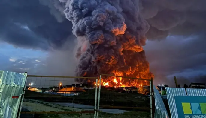 Дроны атаковали цели в нескольких регионах России: среди них — нефтяной объект и ещё два хаба Wildberries