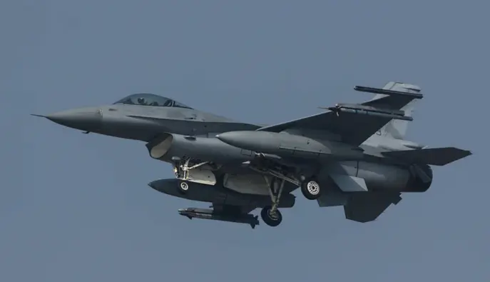 Украинский F-16 впервые сбил российский истребитель в воздухе — генерал США