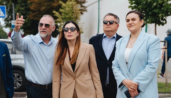Блогерша Лора Лумер посетила Киево-Печерскую лавру и показала последствия российской атаки