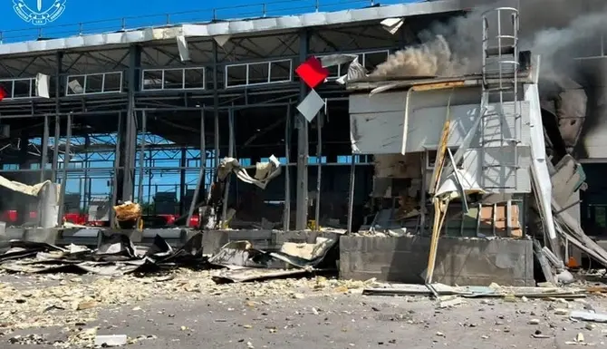 Збільшилася кількість загиблих внаслідок удару по поштовому терміналу в передмісті Харкова