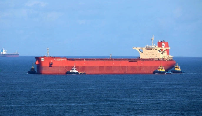 Хуситы атаковали два танкера в Красном море: цена на нефть начала снова расти