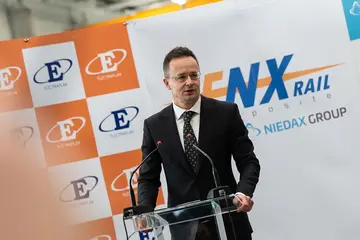 В Угорщині розслідують китайську компанію BYD, де почав працювати Сіярто