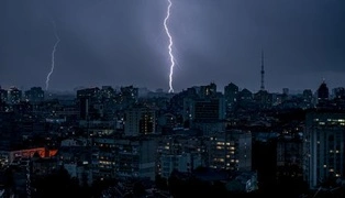У Києві та області оголосили жовтий рівень небезпеки через грози