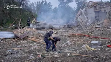 Рятувальні роботи після атаки РФ під Києвом завершено: 10 загиблих